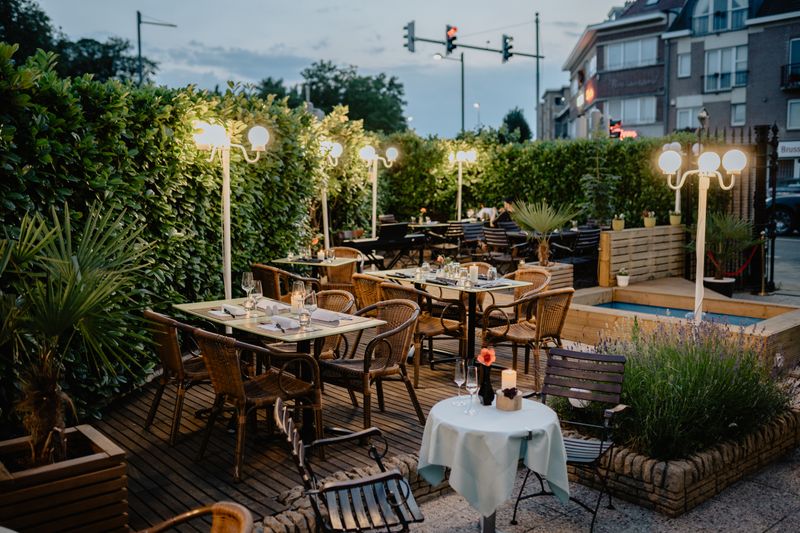 Outdoor patio seating area at Dewey's pizza restaurant