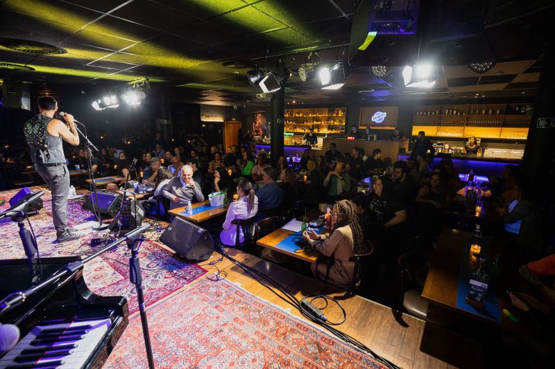 Live music event night at Dewey's pizza Webster Groves MO